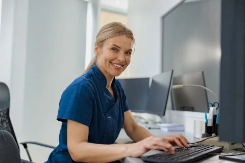 krankenschwester-am-pc-2